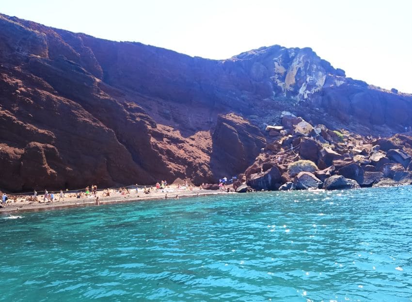 Playa Roja de Santorini