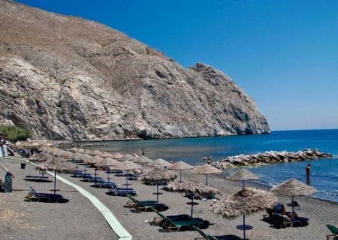 Playa negra en Santorini