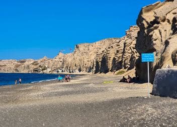 Vlychada: la playa lunar con paisajes únicos