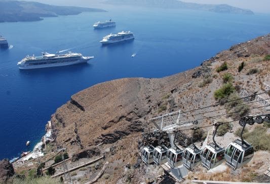 Disfruta de vistas espectaculares con el Teleférico de Santorini